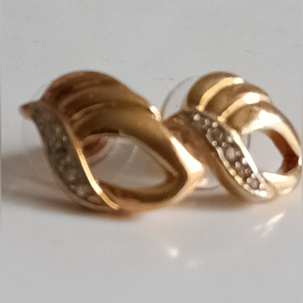 Elegant Gold-Tone CZ Women's Ring